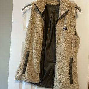 Women’s reversible paragonia vest size M